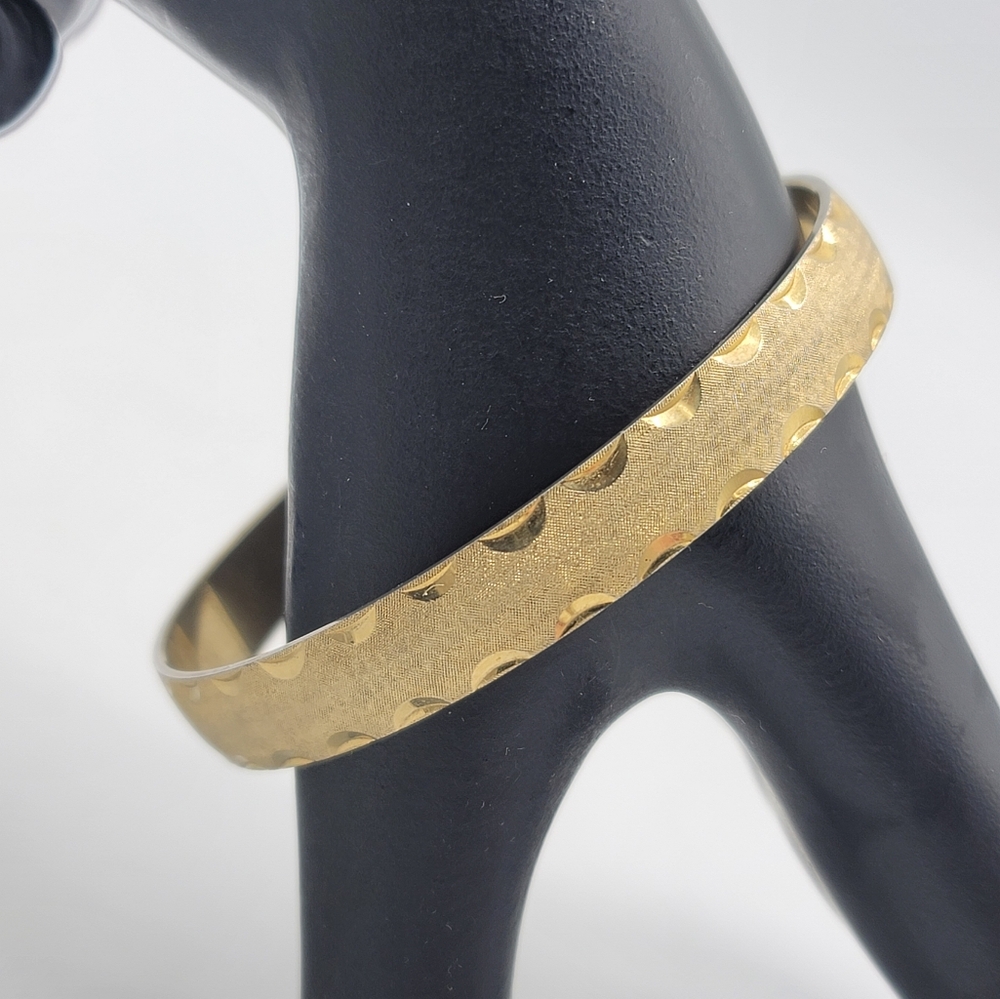 1980s Vintage Gold Plated Textured Classic Bangle Bracelet Diamond Cut Geometric